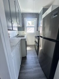 Building Photo - 76 Covel St