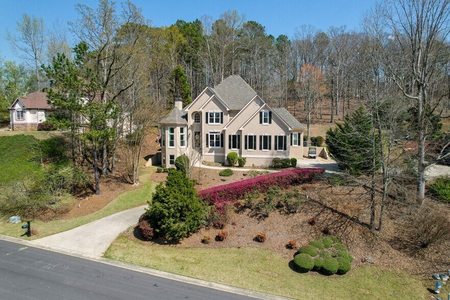 Primary Photo - 132 Interlochen Dr