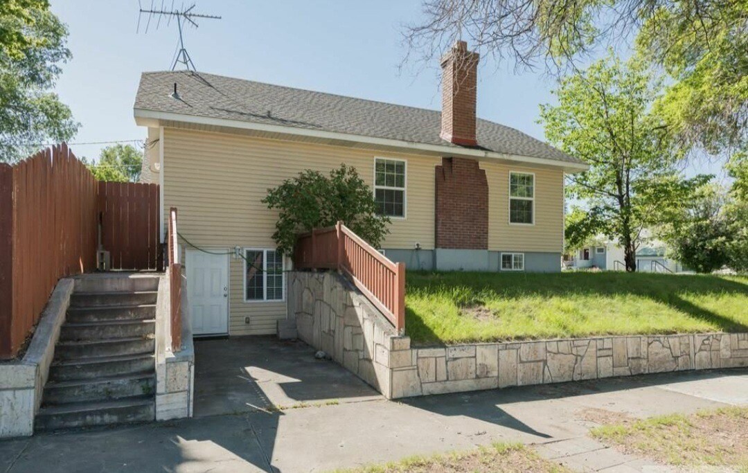 Building Photo - 594 J St