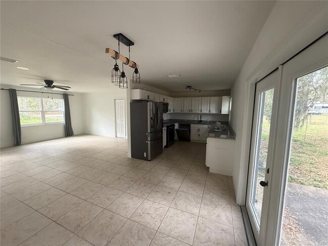 Building Photo - 859 CR 541