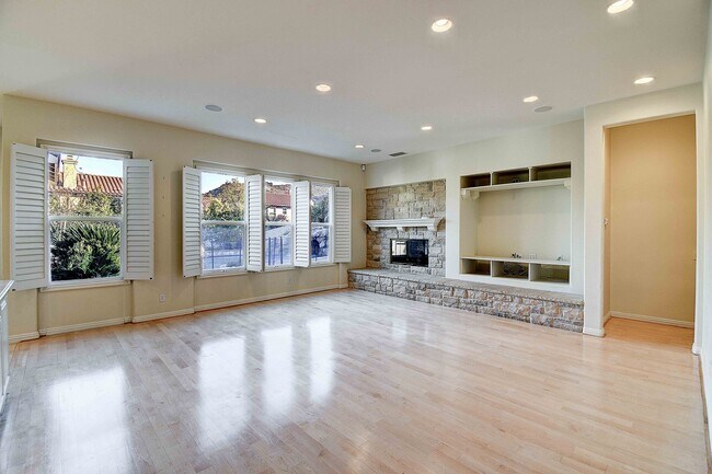 Building Photo - 4132 Prado De Las Cabras