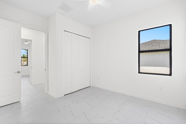 Building Photo - 4233 Jacaranda Pkwy W