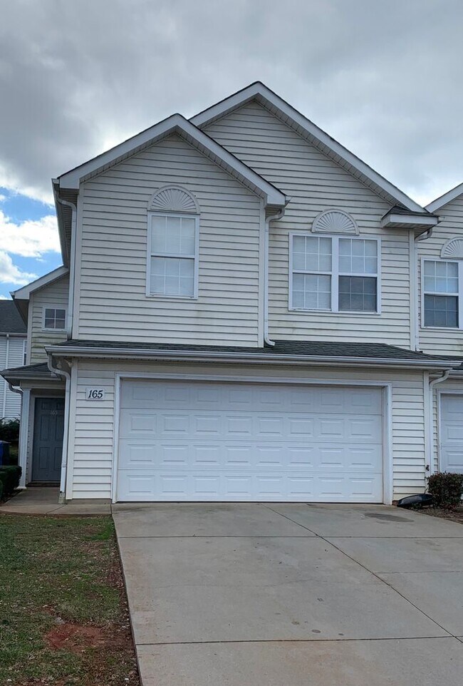 Building Photo - 1541SF 3BR 2.5BA