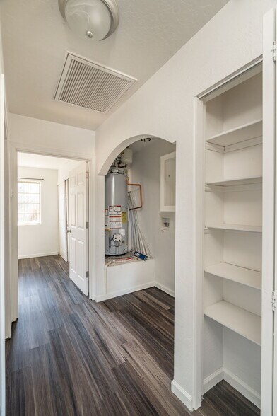 Building Photo - 408 w hillside ave