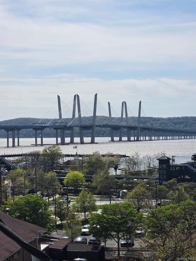 Building Photo - 96 Main St