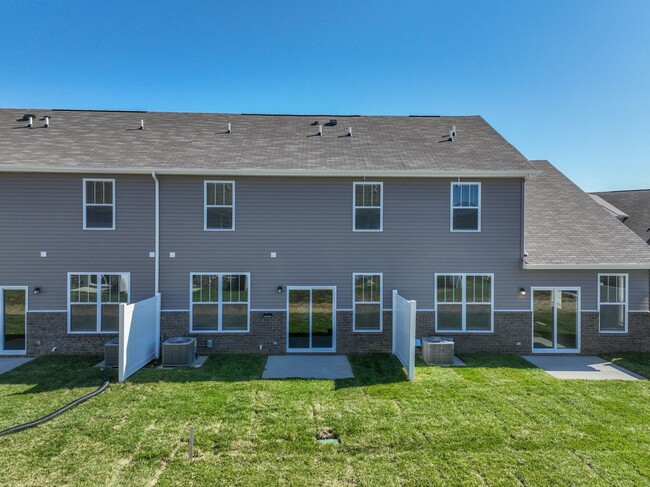 Building Photo - **2022-BUILT TOWNHOME WITH FABULOUS COMMUN...