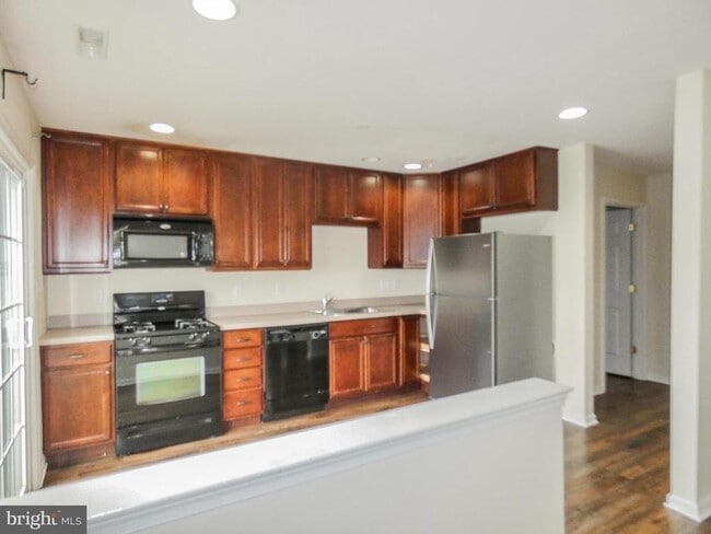 Building Photo - 2105 Lexington Mews