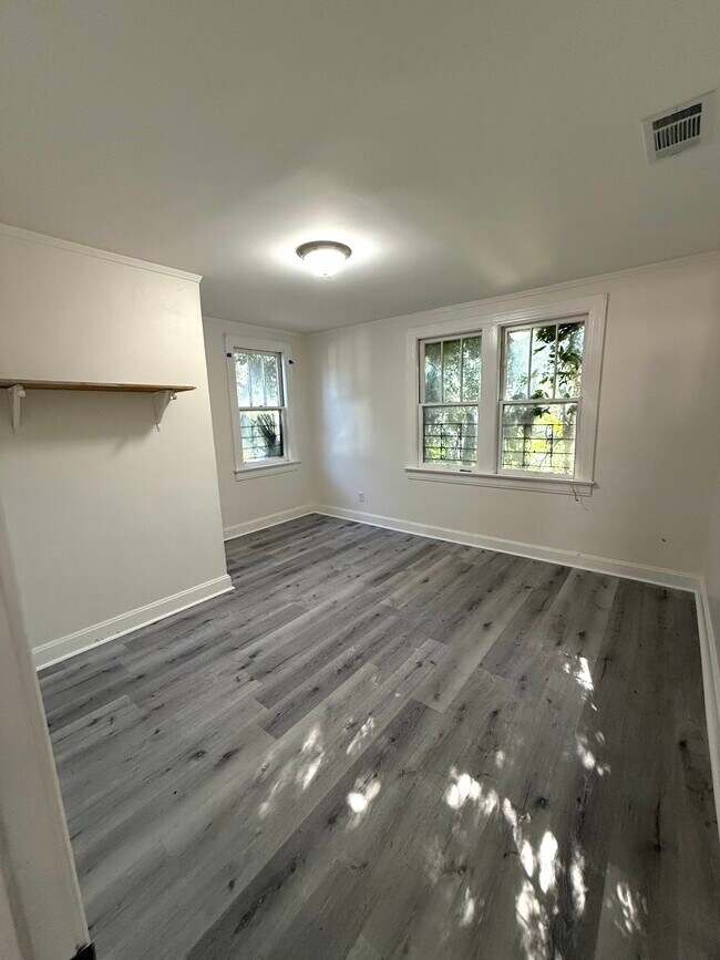 Building Photo - 410 W 46th St