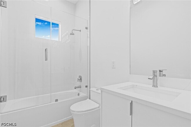 Building Photo - 821 NW 37th Pl