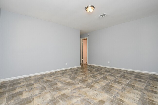 Building Photo - 4811 Shatner Dr