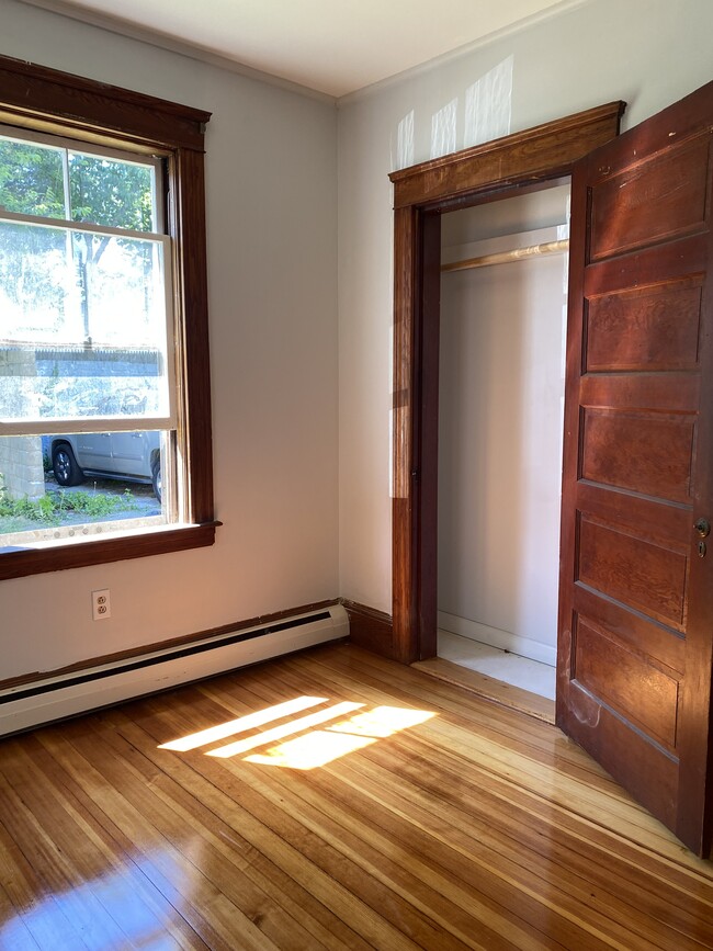 Building Photo - 24 Huxley Ave