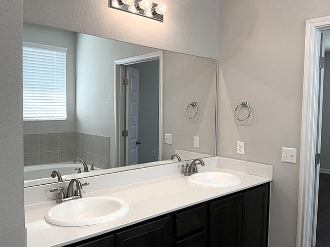 Building Photo - 5801 Kara Dr