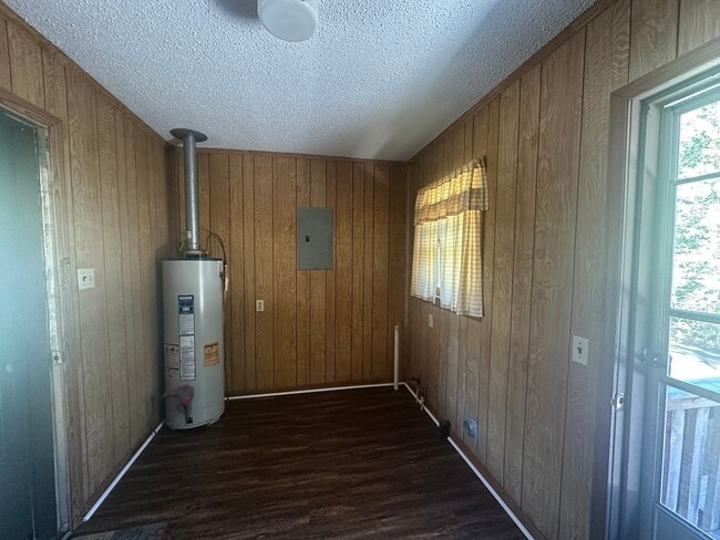 Building Photo - Charming 3-Bedroom, 2-Bath Home in Peacefu...