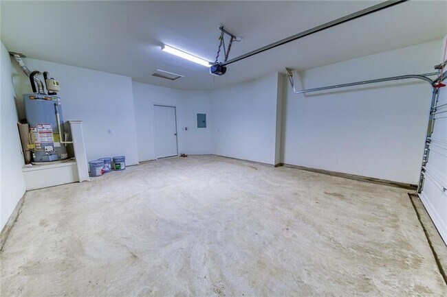 Building Photo - 15401 Summer Ray Dr