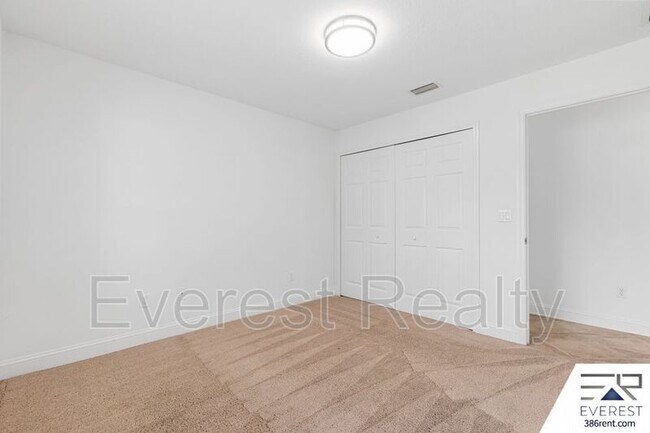 Building Photo - 13 Sleigh Bell Pl