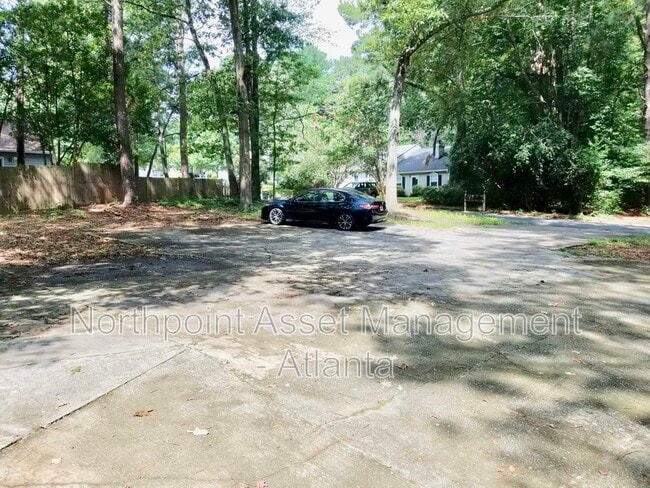 Building Photo - 889 Westland Dr SW