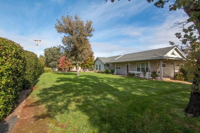 Building Photo - Country Home for Rent on Acreage | 3.5 Acres, 3 Car Garage, Deck, Pet Friendly