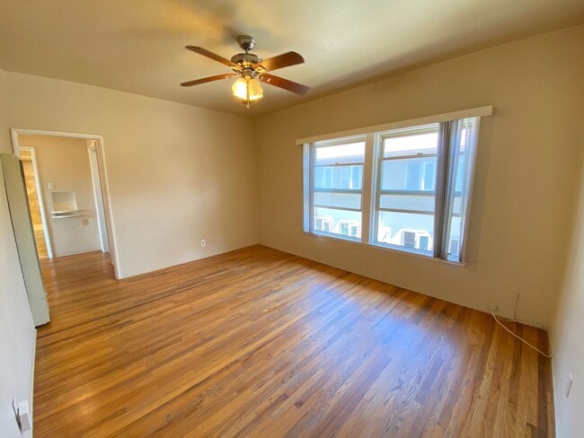 Building Photo - MOVE IN READY! Minutes from Little Italy! ...