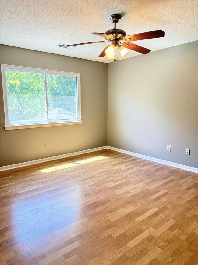 Building Photo - 2906 Deer Creek Dr