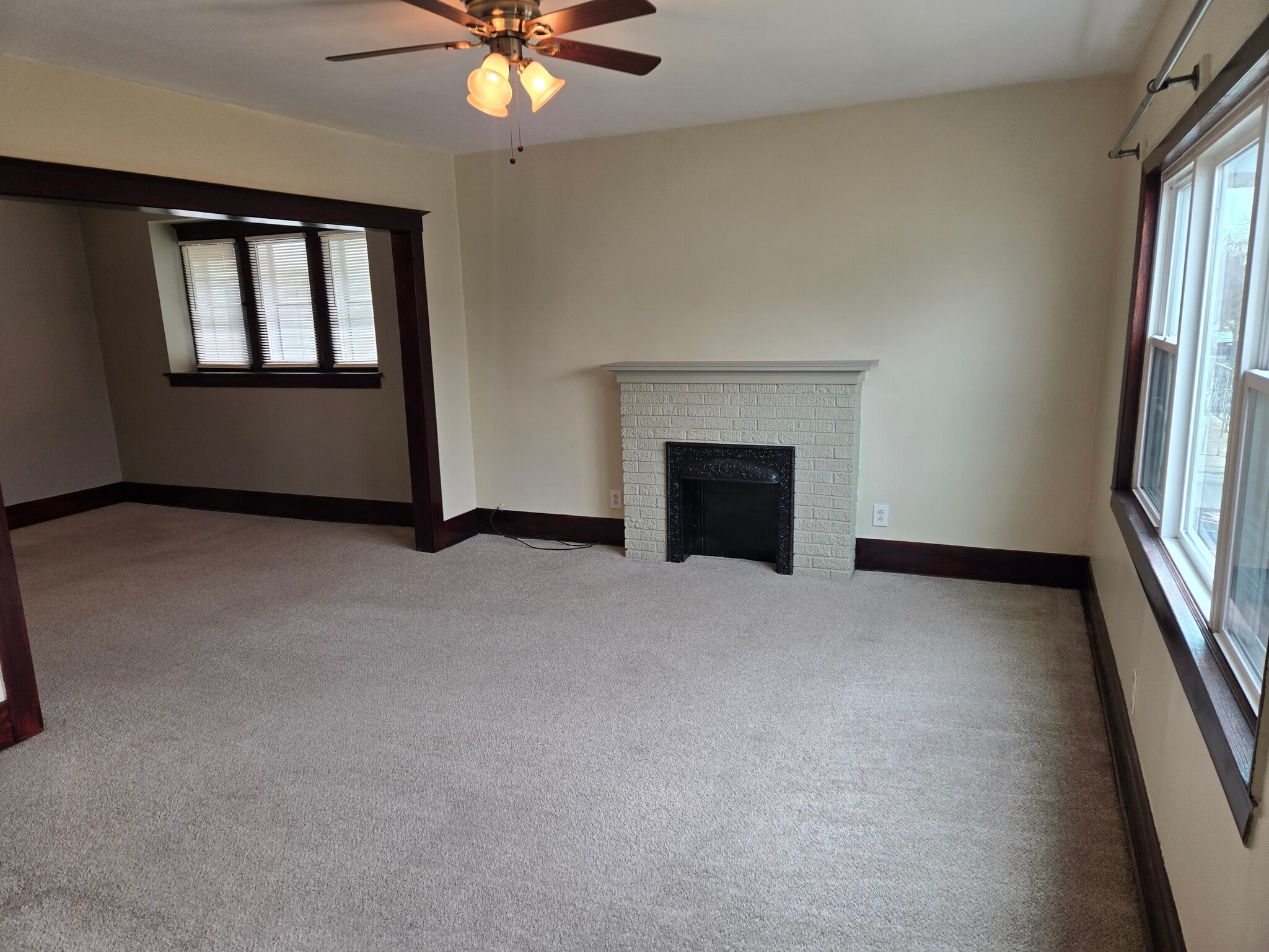 Enter to LR - 295 Crestwood Ave