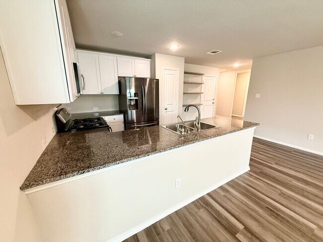 Building Photo - Gorgeous 3-bedroom, 2 Bathroom, Minutes from Randolph AFB