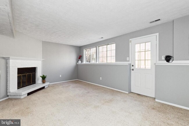 Building Photo - 5932 Spruce Run Ct