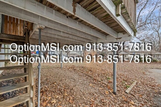 Building Photo - Spacious & Updated Duplex Near Downtown Overland Park!