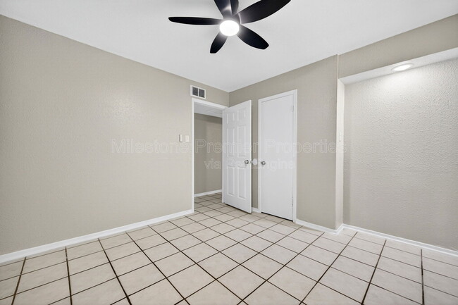 Building Photo - 816 S Crockett St