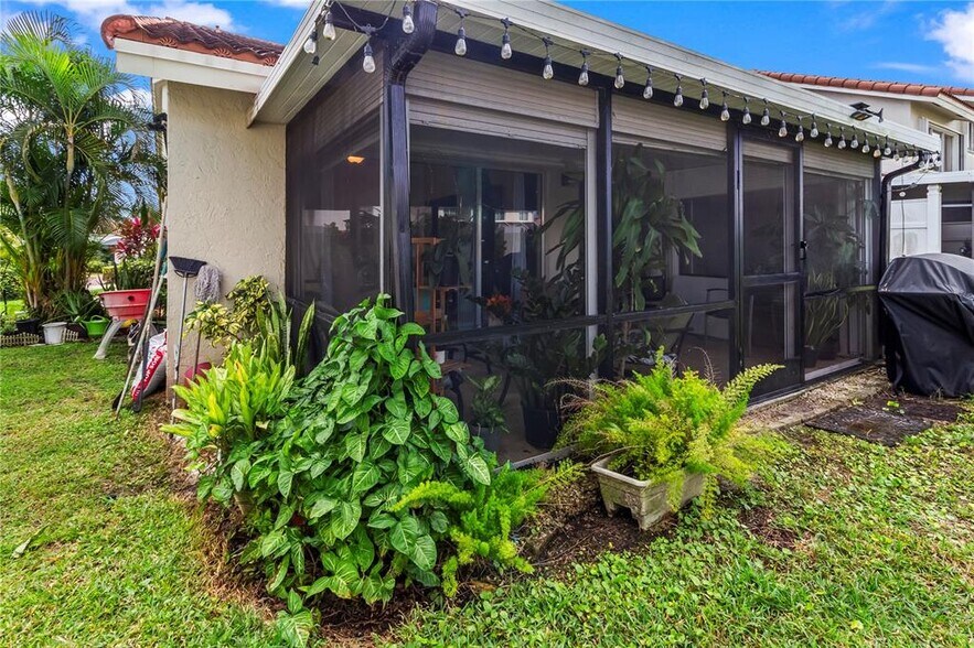 Building Photo - 7464 Pinewalk Dr S