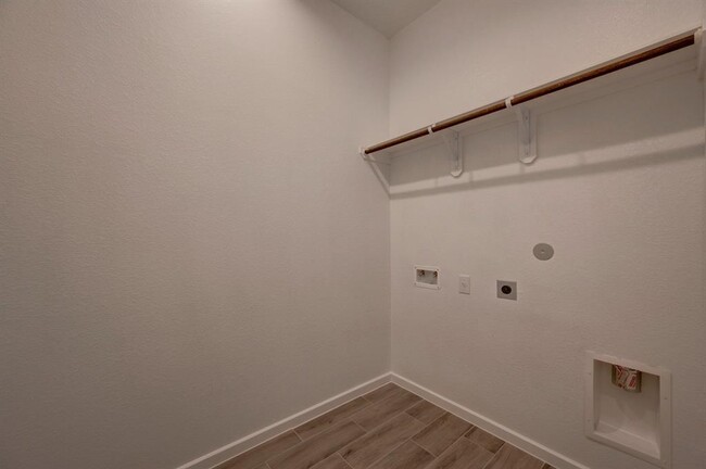 Building Photo - 4227 Maple Glen Dr