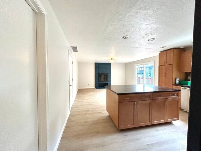 Building Photo - Beautiful 4BD Home | Fireplace, Fenced Backyard, Deck, Garage & A/C