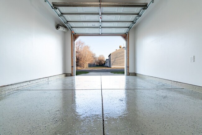 Garage - 426 W 600 S