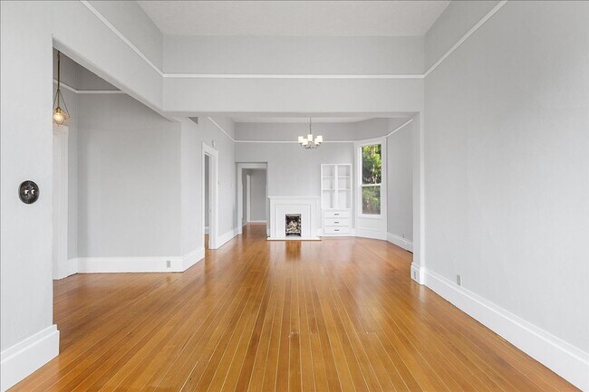 Building Photo - 1615 Grand St