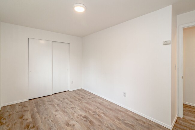 Building Photo - Modern Comfort in Silver Lake | 3-Bed, 2.5...