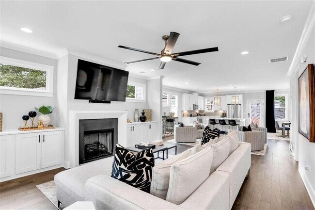 Building Photo - 510 Oak Dr