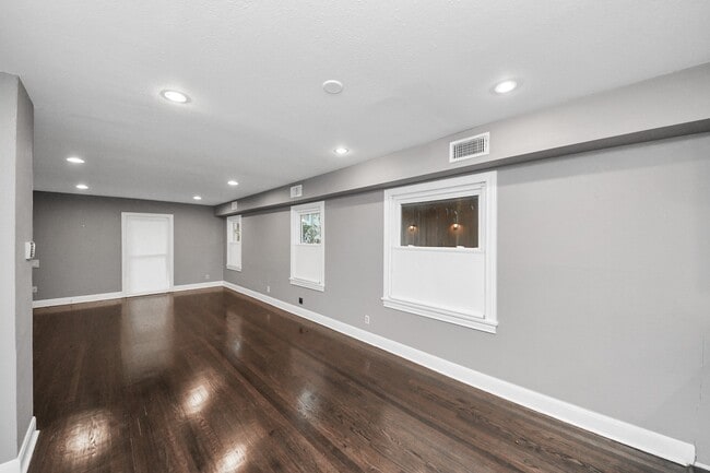 Building Photo - 2332 Sheridan St