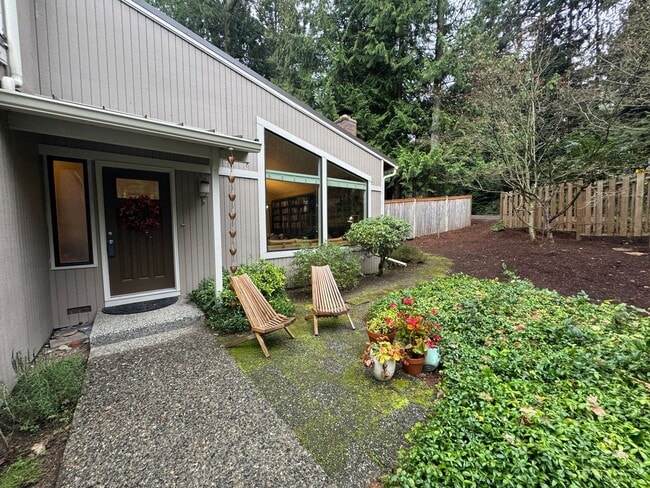 Building Photo - 3bd/3ba Edmonds Home