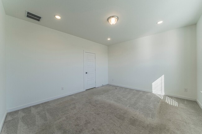 Building Photo - 1110 Stallion Ln