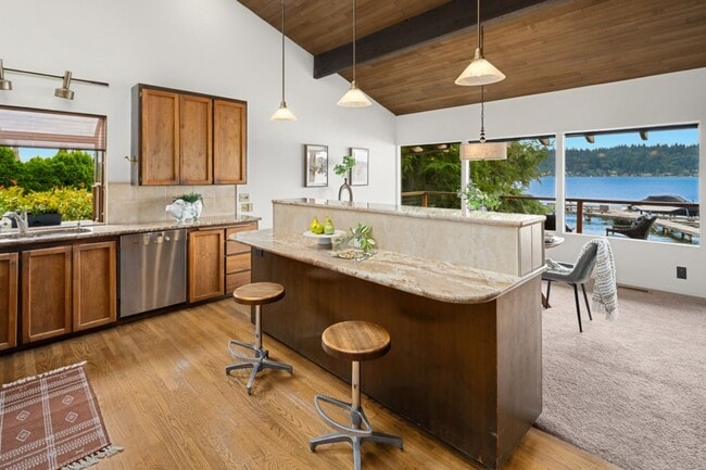 Building Photo - 4Bd/2.25Ba Bellevue House