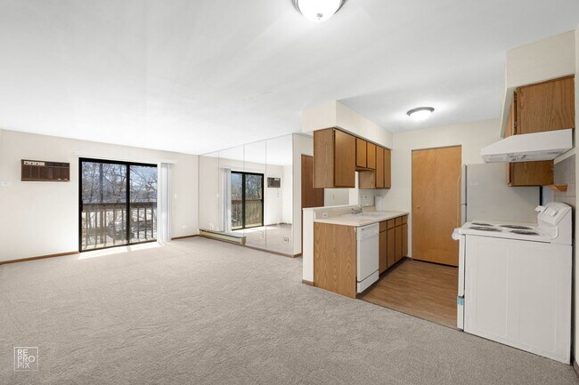 Building Photo - 645 S Virginia Rd