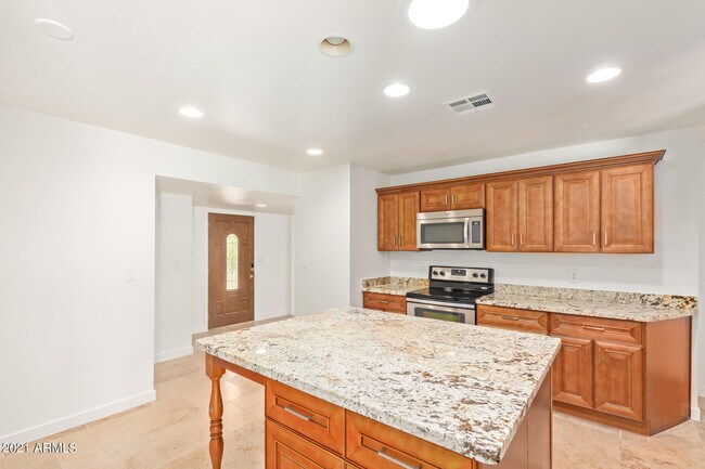 Building Photo - 8731 E Minnezona Ave
