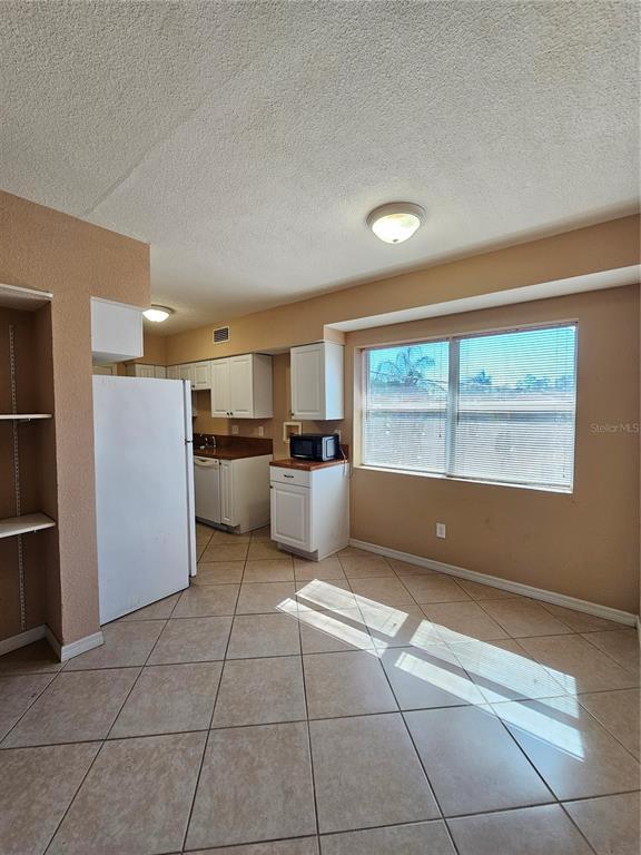 Building Photo - 1355 Drew St