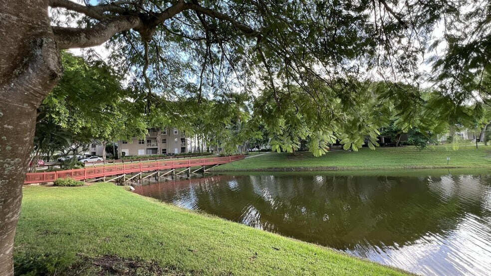 Building Photo - 1825 Palm Cove Blvd