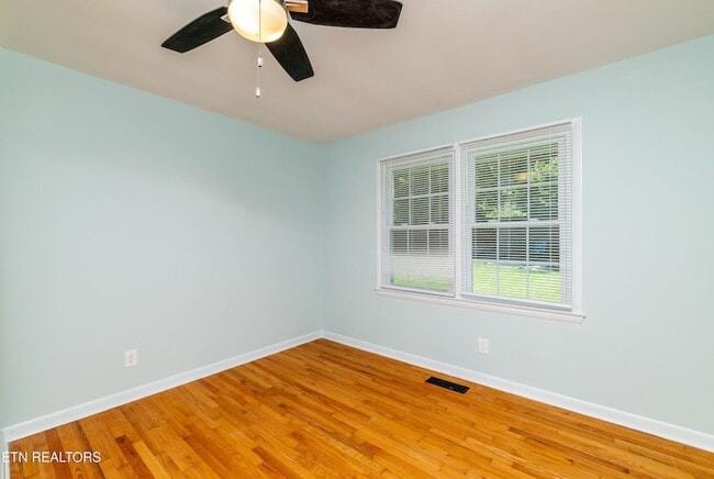 Building Photo - 201 Farlow Dr