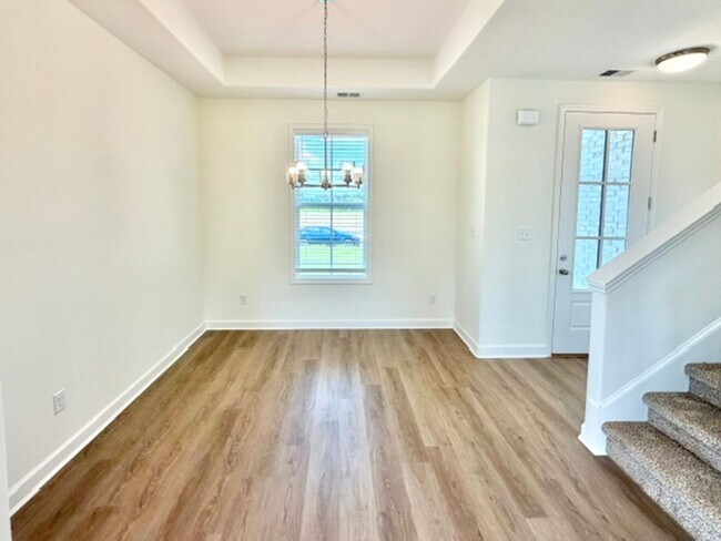Building Photo - 135 Summer Rose Ln