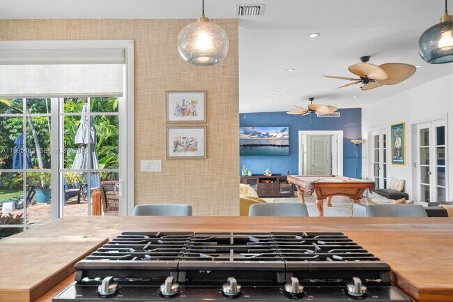 Building Photo - Northeast 5th Avenue Road, Miami Shores, FL 33138 - 5 BR 4 BA single-family home