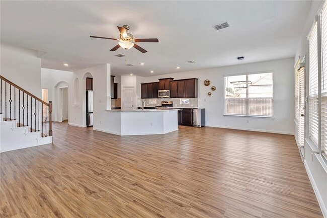 Building Photo - 408 Mante Ct