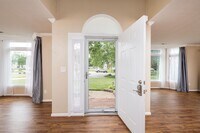 Building Photo - 5 Bedroom, 2.5 Bath Home for Rent in Salem Woods
