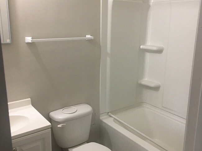 Building Photo - Room in Duplex on Beck St