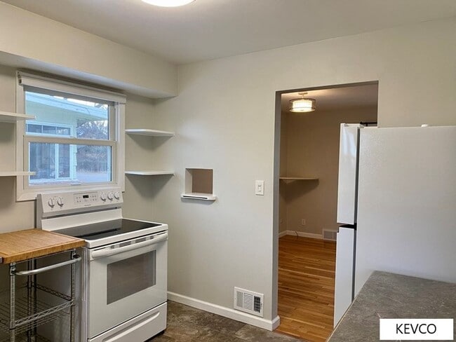 Building Photo - Fantastic House Near City Park